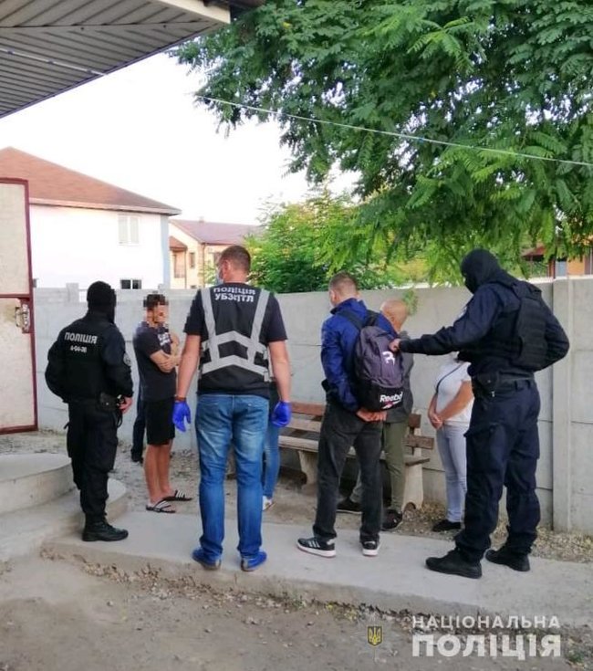 Полиция Днепропетровщины закрыла реабилитационные центры: более 170 человек удерживали и заставляли работать 06