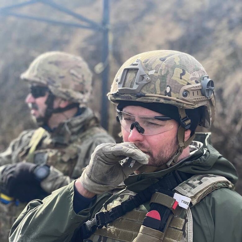 Для того, щоб перемогти росію, нам не треба захоплювати москву. Якщо ми переможемо на своїй території, росія і так сама собою розвалиться, – Валентин Ільчук 06