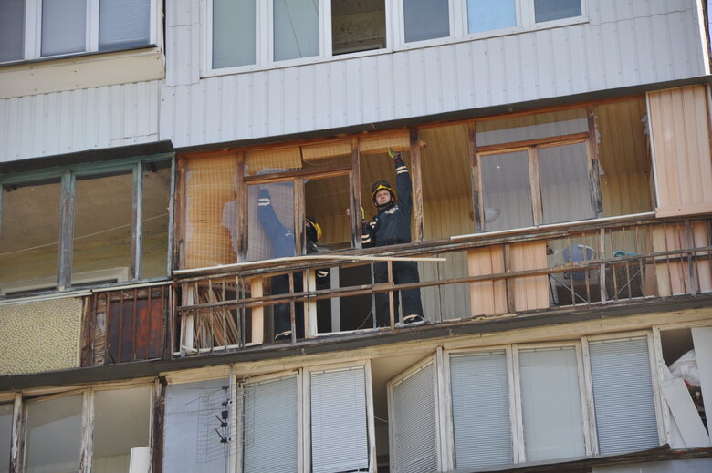 Consequences of shelling in Desnyansky district of Kyiv 05