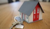 Рада дозволила орендувати цілі будинки та гуртожитки для переселенців за 1 гривню