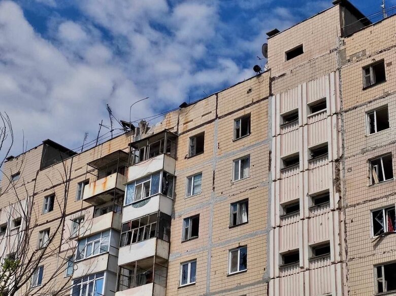 Разбомбленая квартира, разрушенная детская площадка - последствия вражеского обстрела Степногорска Запорожской области 05
