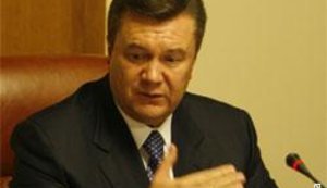 Янукович от имени правительства поздравил Яценюка