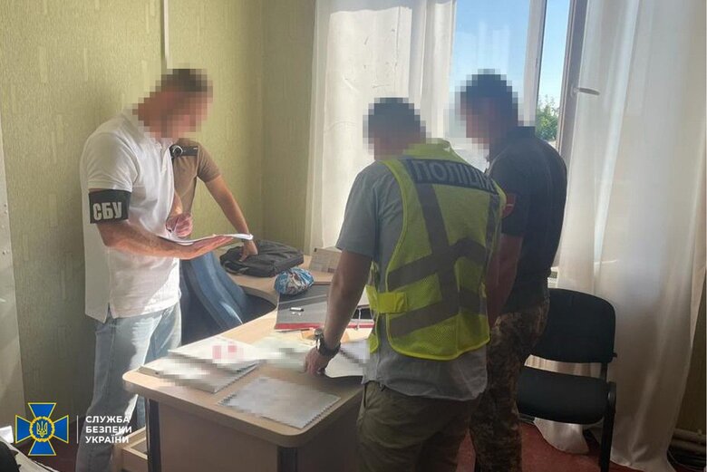 СБУ задержала на горячем главу ВВК Житомирщины, которая фальсифицировала медсправки для уклонистов 02 СБУ задержала на горячем главу ВВК Житомирщины, которая фальсифицировала медсправки для уклонистов 02