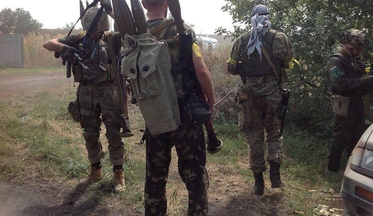 Украинских бойцов выводят из окружения под Иловайском, - батальон "Донбасс"