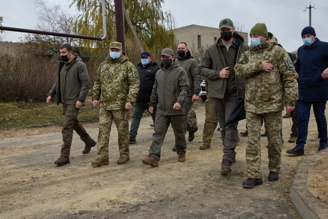 Зеленский посетил отделение пограничной службы Рассыпное на Луганщине 01