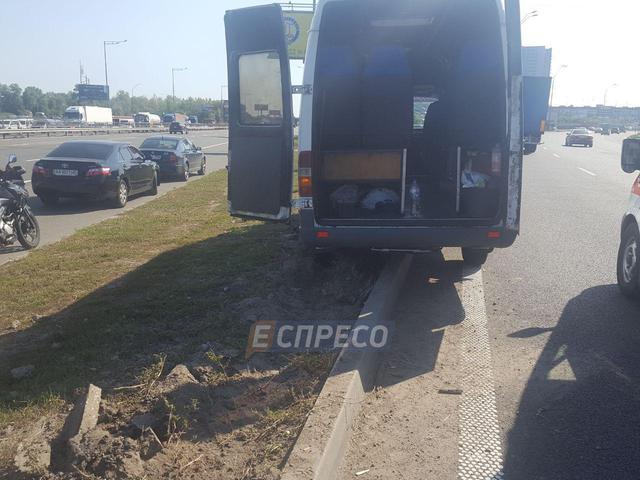 Под колесами маршрутки в Киеве погиб велосипедист 04