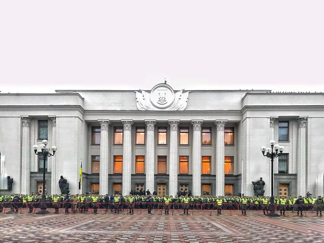Правительственный квартал в центре Киева перекрыт: здание Рады окружено двойной цепью Нацгвардии и полиции, - Найем 01