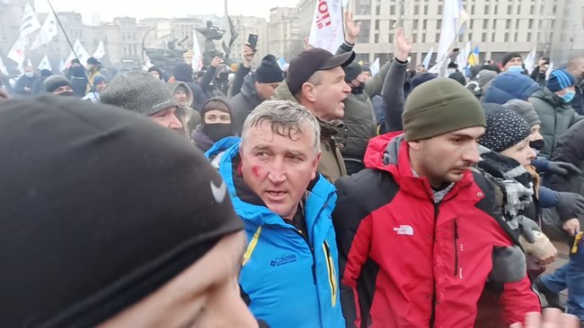 Протест ФОПів: Правоохоронці спробували демонтувати намети - застосовували сльозогінний газ 21