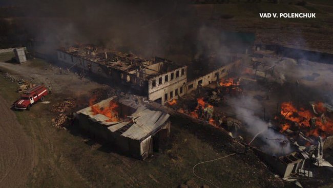 Чоловічий монастир УПЦ МП горить на Рівненщині 01