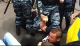 В Броварах во время суда над убийцей милиционера возникли беспорядки: побили девушку и журналиста. (Обновлено) + ВИДЕО.