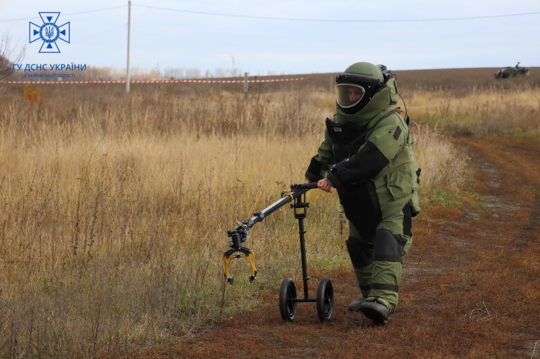 Pyrotechnicians of State Emergency Service defused more than 2,200 explosive objects in de-occupied territory of Kharkiv region during day 04