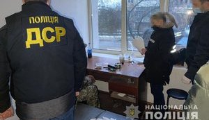 Задержан руководитель лесхоза на Львовщине, требовавший взятки за беспрепятственный отпуск древесины, - Нацполиция. ФОТО