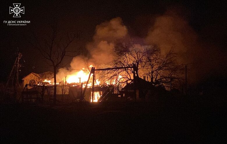 Через ворожий обстріл у Антонівці на Херсонщині горів житловий будинок, - ДСНС 01