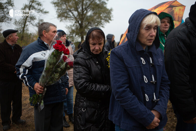 Когда понял, что это батя, просто упал на колени: Рассказы жителей села Гроза в Харьковской области, где рашисты убили более 50 гражданских 13 Когда понял, что это батя, просто упал на колени: Рассказы жителей села Гроза в Харьковской области, где рашисты убили более 50 гражданских 13