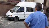 В центре Донецка бетонная глыба упала на микроавтобус. Чудом никто не пострадал. ФОТОрепортаж.