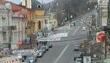 Кортеж Януковича устроил затор в центре Киева. Возмущенные водители "приветствуют" Президента сигналами авто. + ВИДЕО.