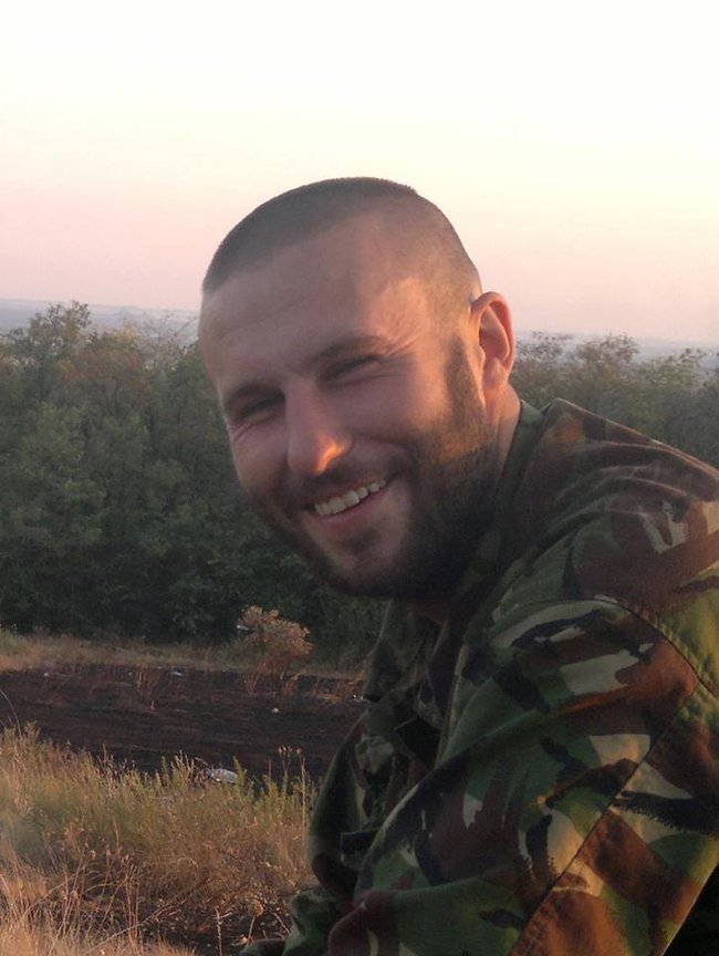 У гуманітарно-педагогічному коледжі Прилук відкрито меморіальну дошку загиблому воїну Валерію Єгорову 01