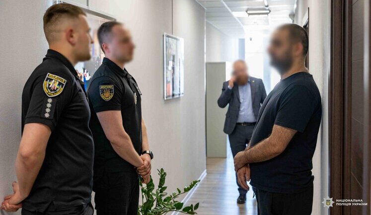 Розшукувало ФБР: у Києві затримано та екстрадовано до США учасника хакерського угруповання. ФОТОрепортаж