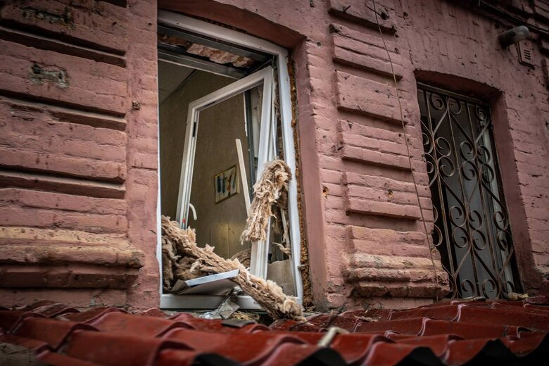 Наслідки ракетного удару РФ по житловому кварталу Дніпра 09
