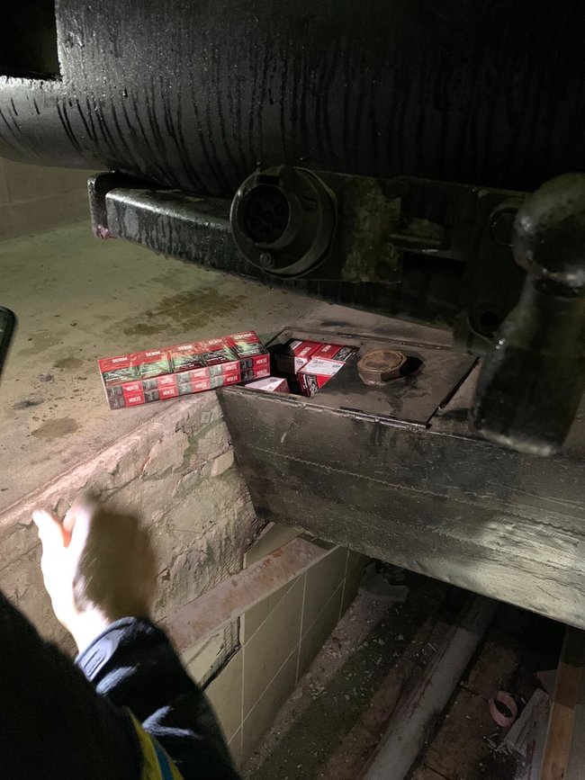 Житель Чернігівщини позбувся автомобіля, намагаючись провезти в бензобаку контрабандні сигарети, - Держприкордонслужба 02