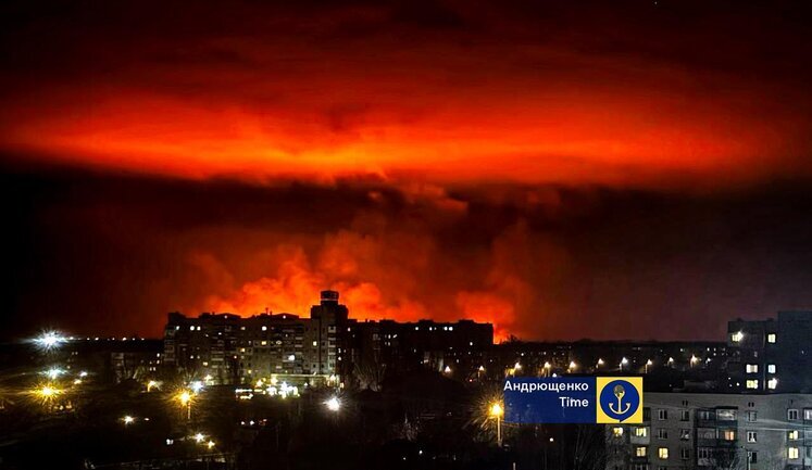 Large-scale fire in occupied Berdiansk near training ground, Russians say "reeds" are burning. VIDEO+PHOTOS