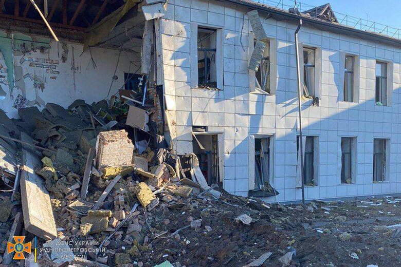 Последствия масштабной вражеской атаки на Днепропетровскую область: погибла женщина, 9 человек ранены 01