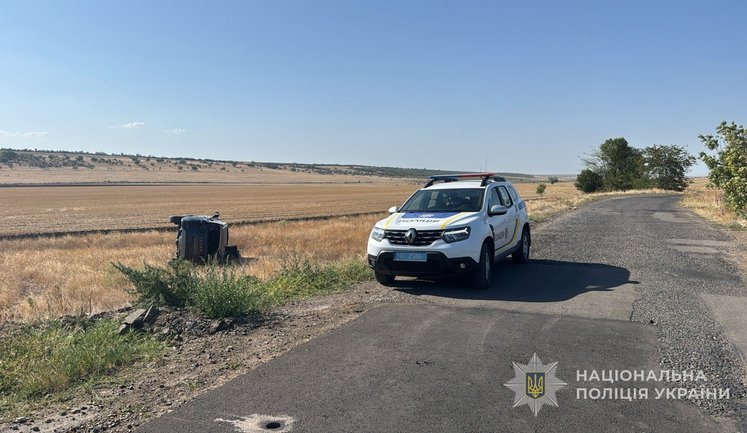 В Одесской области Lexus съехал в кювет - погибла женщина, пострадал 5-летний мальчик: СМИ пишут, что за рулем находился мэр Рени Плехов. ФОТОРЕПОРТАЖ