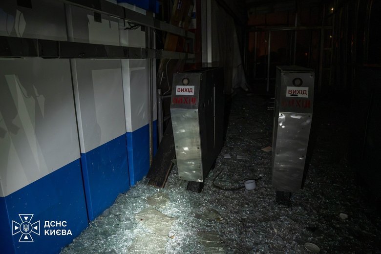 У трьох районах Києва зафіксували наслідки нічної атаки: є загиблий і постраждалі