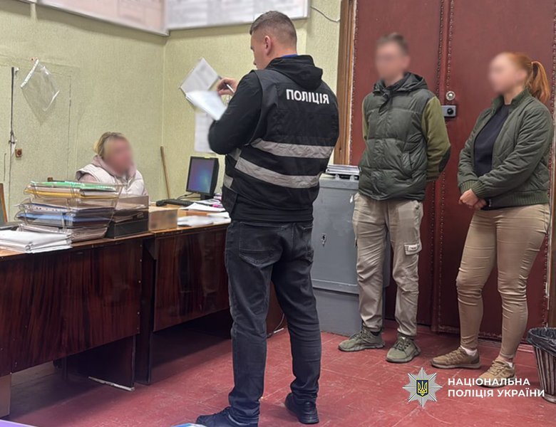 В Черниговской области военнослужащая ТЦК снимала мужчин с учета для уклонения от службы