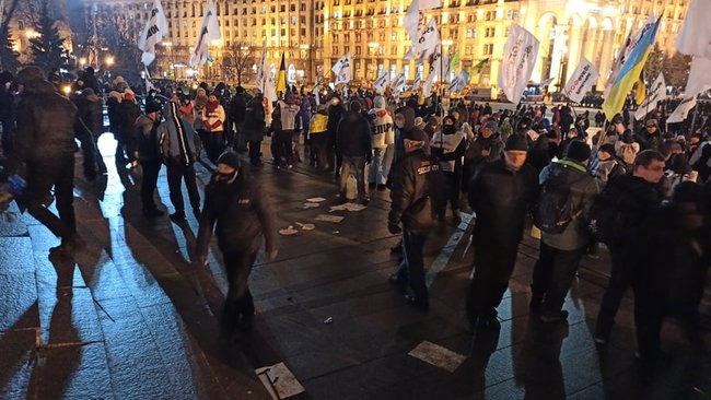 Правоохоронці демонтували більшість наметів ФОПів-протестувальників на Майдані Незалежності (оновлено) 18