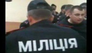 Милиция устроила провокацию против избитого "Беркутом" студента