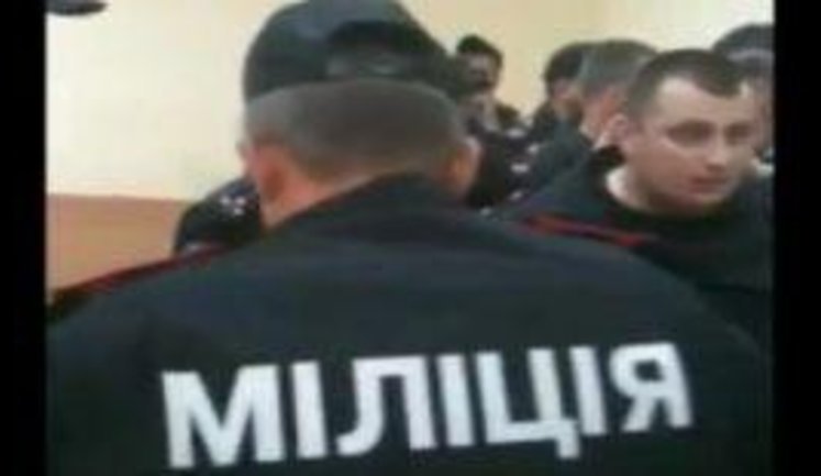 Милиция устроила провокацию против избитого "Беркутом" студента
