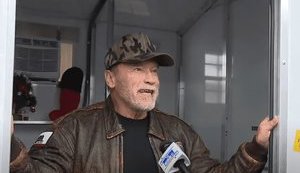 Знаменитый артист и политик купил 25 домов для ветеранов войны. ВИДЕО