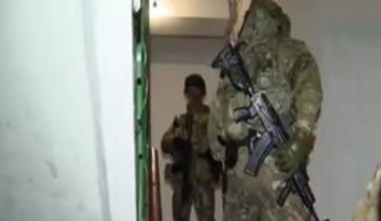 "Вліво, 135 градусів, на полі стоїть п#дарасня. Е#аніть, зразу влучите. Укропів накришили! Орден мені дадуть?" - СБУ ліквідувала мережу інформаторів бойовиків у Торецьку. ВIДЕО