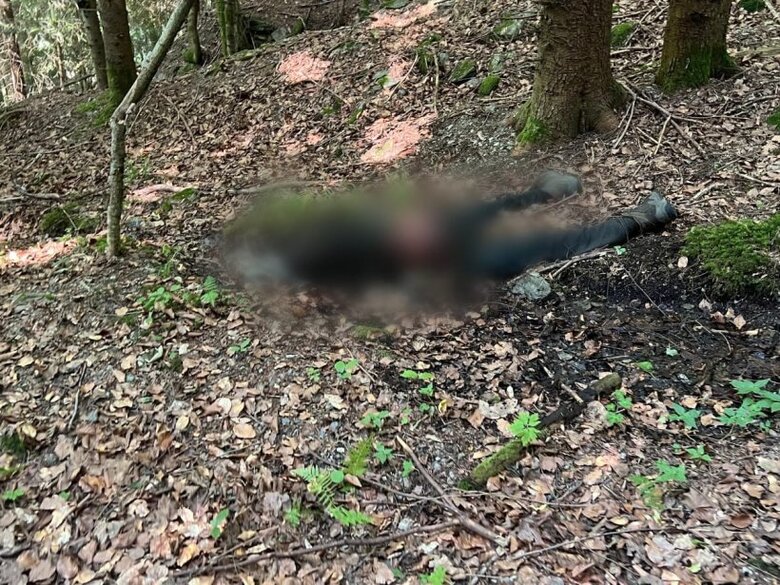 Border guards found the body of a man near the border