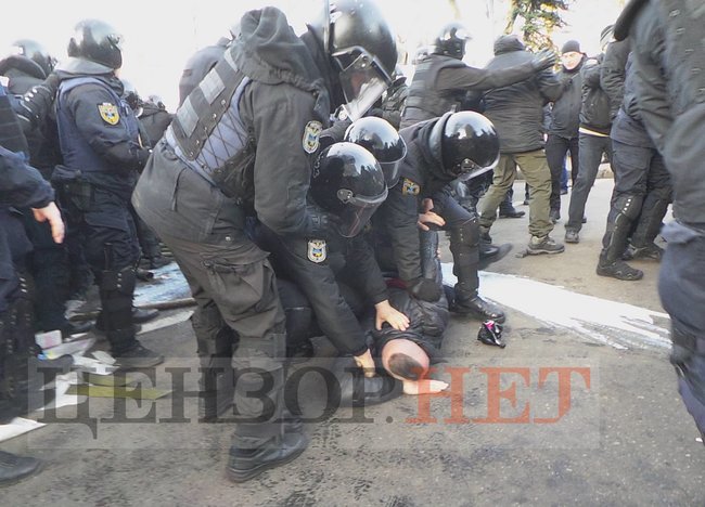 Protest against land sale: affected police officers hospitalized 17