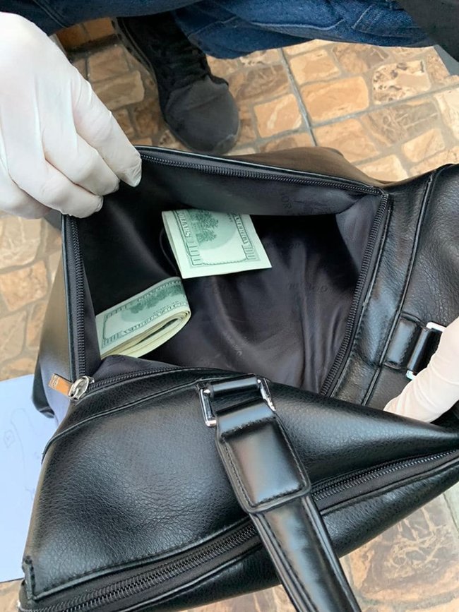 Слідчий Нацполіції Києва упіймався на хабарі $3 тис. - ДБР 03