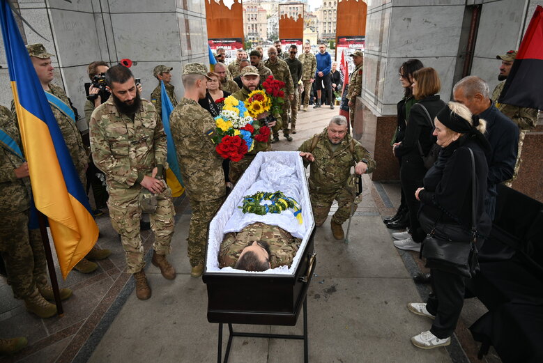 У Києві попрощалися з командиром роти стрілецького батальйону Олександром Пастухом (Добрим), який загинув у бою проти рашистів на Луганщині 40