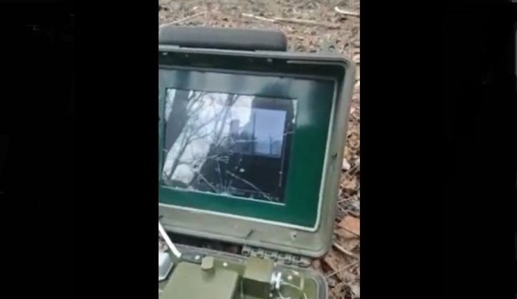 "#баш бензовоз, отой шо з пріцепом. #баш бетер. Гори, сука, в аду", - українські воїни знищують техніку російських окупантів. ВIДЕО