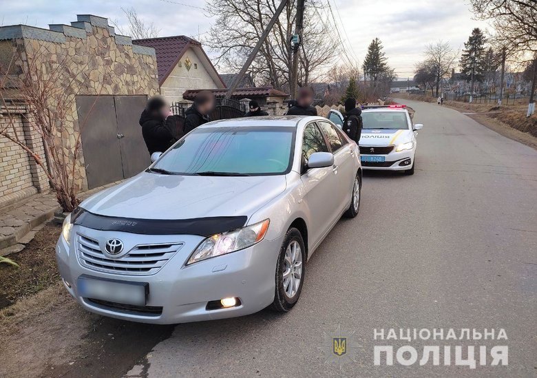 Поліція за 20 хвилин затримала чоловіка, який влаштував стрілянину у Чернівцях 01
