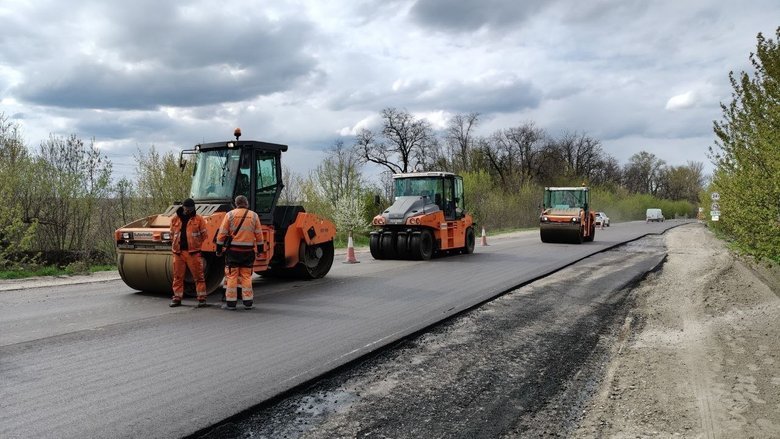 В Украине в этом году уже отремонтировали 8,1 миллиона квадратных метров дорог