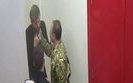 Схватил за горло и порвал рубашку: Барна напал на члена команды Зеленского Юраша. ВИДЕО