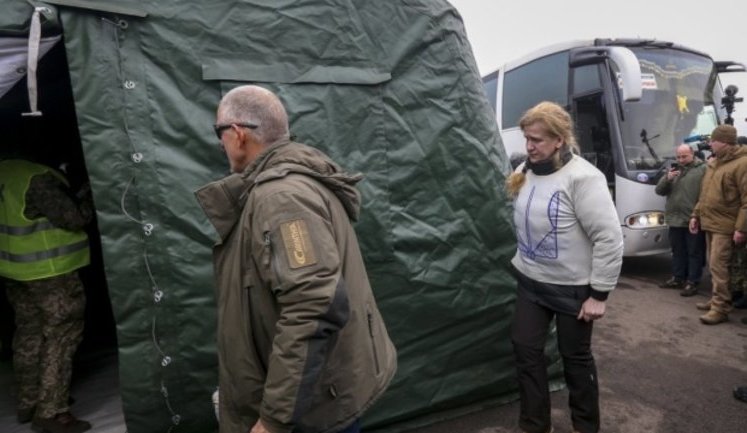 Звільнена 29 грудня із луганського полону Олена Сорокіна: "Скільки сиділа у підвалі, не бачила жодної людини, яка була б проукраїнськи налаштована"
