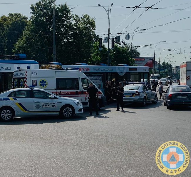 Водитель троллейбуса в Киеве умер за рулем 03