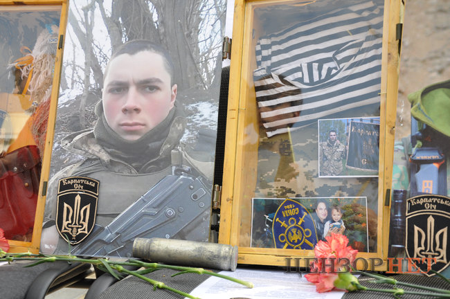 Памятник офицеру 93-й бригады Мирославу Мысле, погибшему на Донбассе, открыли в Киеве 09