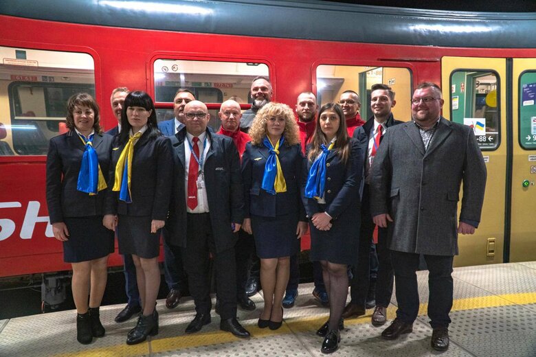 Україна запустила до Польщі перший тестовий потяг євроколією 02