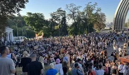 In Kyiv and ten other cities, thousands of people took to streets to demand Fedorov’s return, dialogue, and reforms in defense sector. PHOTO