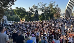 У Києві та ще десяти містах тисячі людей вийшли на ходу за повернення Федорова, діалог і реформи в оборонному секторі. ФОТО