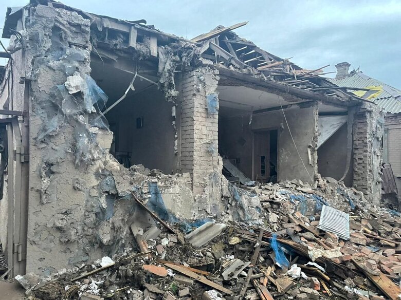 Russians shelled Sloviansk: direct hit on private house. 4 people died, two were injured 03