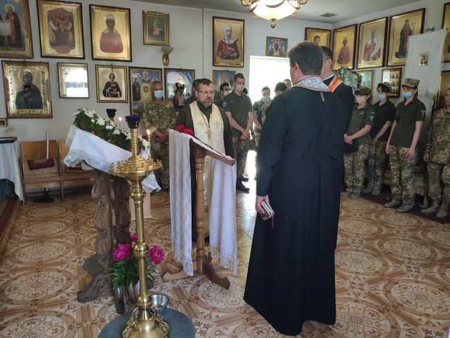 С трагически погибшей при исполнении служебных обязанностей военнослужащей 128-й ОГШБр Кариной Шемчук простились в зоне ООС 07 С трагически погибшей при исполнении служебных обязанностей военнослужащей 128-й ОГШБр Кариной Шемчук простились в зоне ООС 07